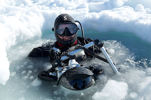 Tobias Friedrich ice diving