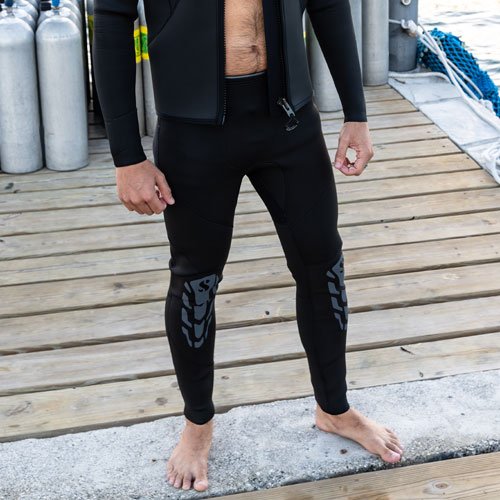 Close up of diver wearing SCUBAPRO Everflex YULEX 3mm men's pants