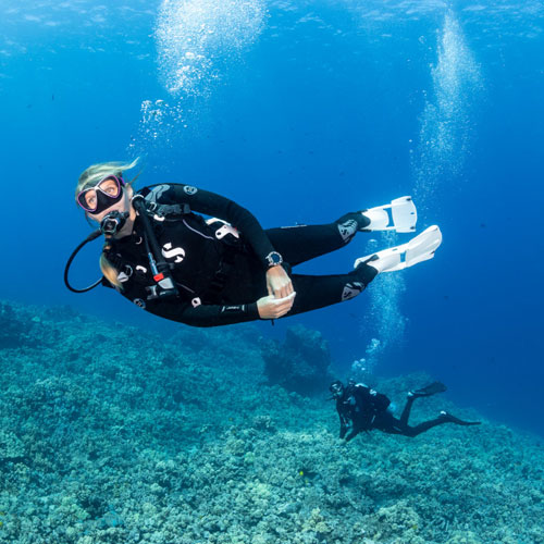 Underwater diver wearing the Everflex YULEX Women's Steamer