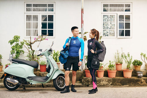 Man and woman on a street SCUBAPRO divewear