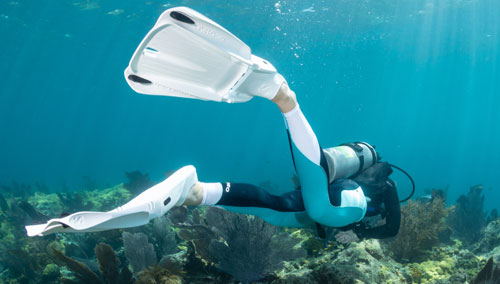 Close up of diver wearing SCUBAPRO S-Tek full foot pocket modular fins