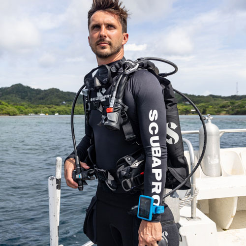 Diver on a boat wearing a men's SCUBAPRO UPF 50 Rashguard