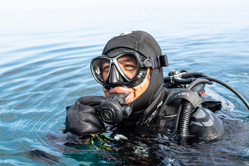 Everflex Gloves textured material added to the fingers and palms gives these areas more durability