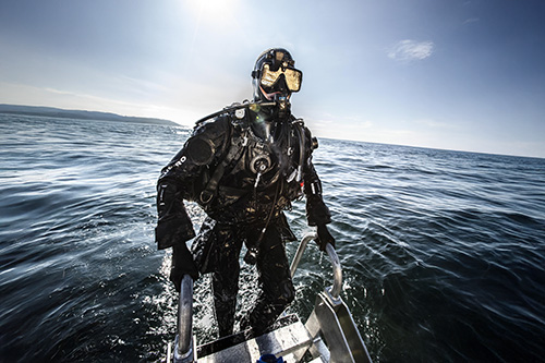 Design delivers a universally comfortable fit and wide field of view