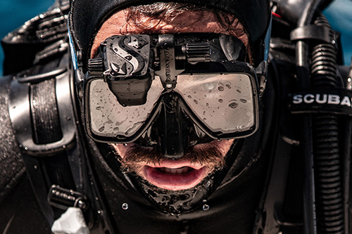 Comfortably accommodate a wide range of face sizes for a watertight fit