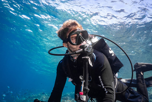 Nose pocket designed closer to the nose bridge