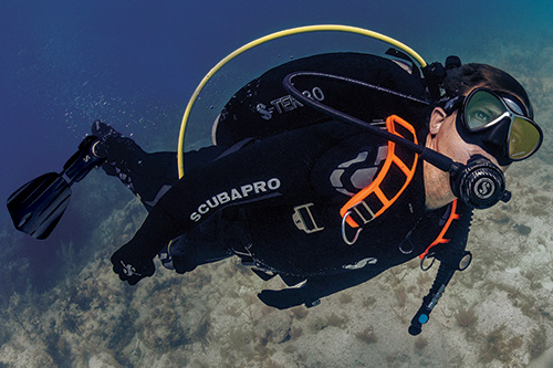 Mirrored lenses eliminate glare underwater