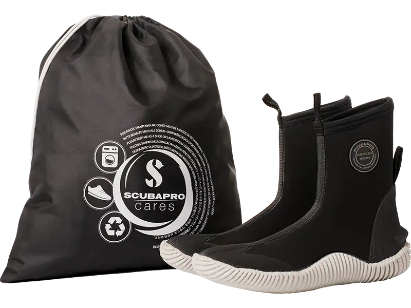 Everflex Arch Dive Boot, 5mm alongside reusable SCUBAPRO Cares bag