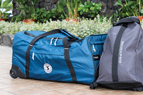 The U-shaped opening allows for effortless access to the entire main compartment, making for stress-free travel.